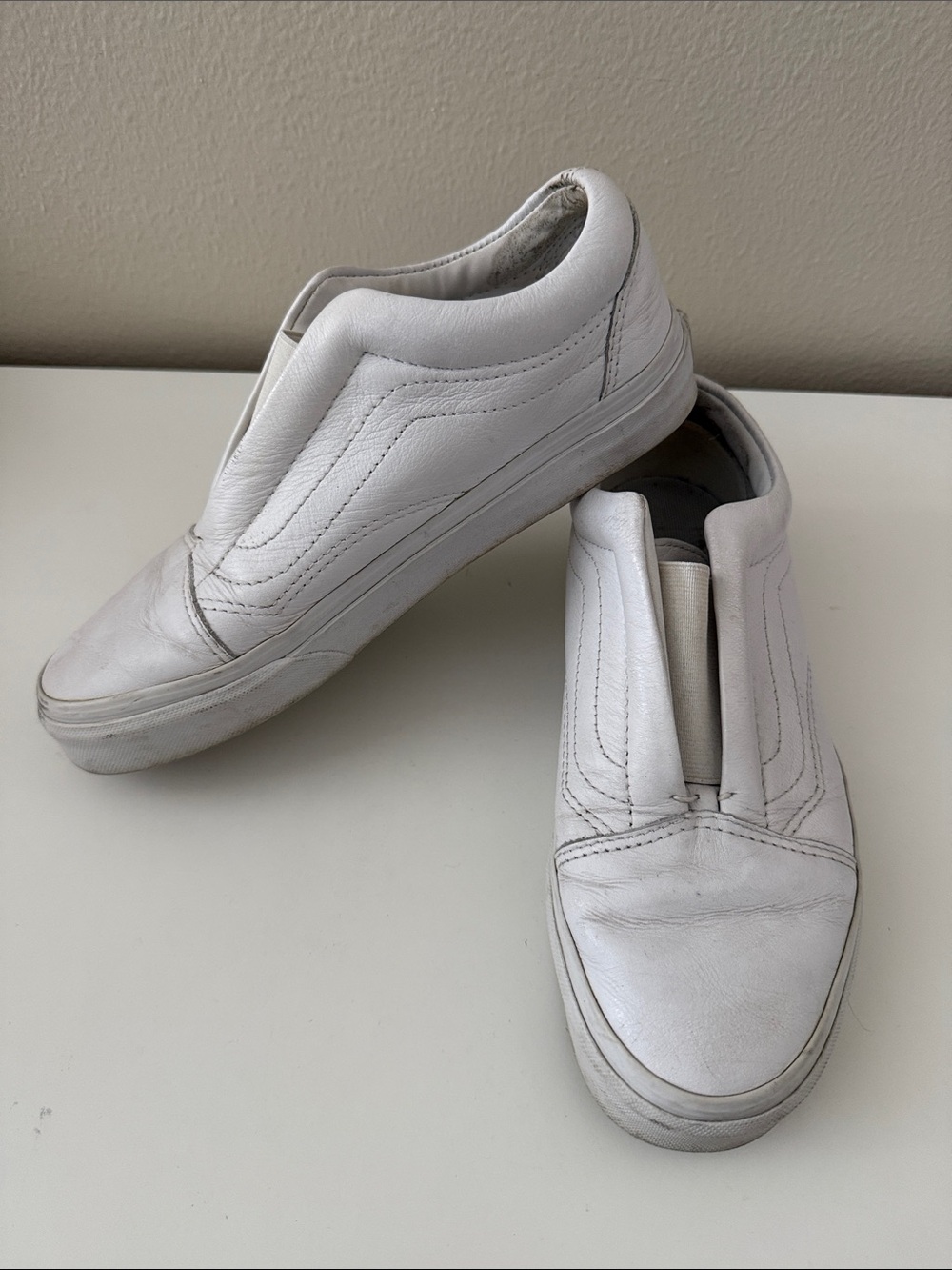 Vans•White Ultra Cush Slip-On Leather Sneakers•Size 7.5